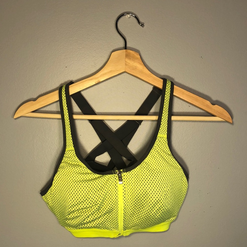 34B VS Sports Bra with Built-In Padding